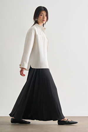 Mizalle Siyah Kırışık Görünümlü Saten Maksi Etek 