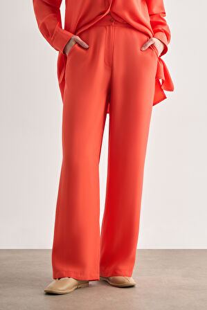 Mizalle Nar Çiçeği Kemerli Rahat Kesim Modal Pantolon