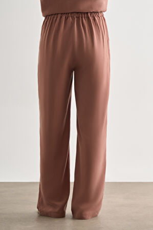 Mizalle Karamel Rengi Kemerli Rahat Kesim Modal Pantolon