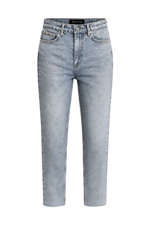 Mizalle  Kesik Paça Mom Fit Kar Mavi Denim Pantolon
