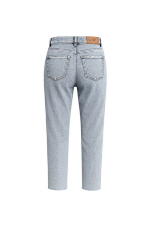 Mizalle  Kesik Paça Mom Fit Kar Mavi Denim Pantolon