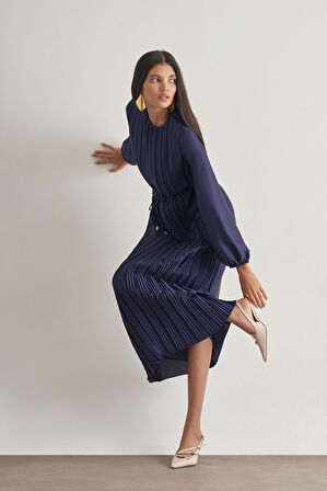 Mizalle Saten Dokulu İnce Piliseli Lacivert Maksi Elbise