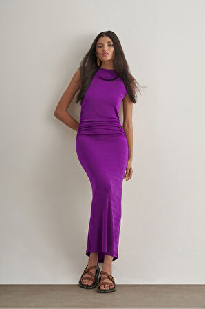 Mizalle Yan büzgü Detaylı Vatkalı Uzun Kolsuz Mor Bodycon Elbise