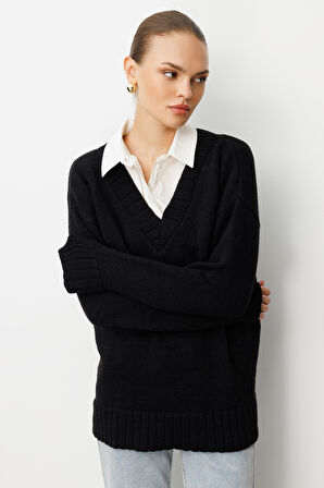Mizalle V Yaka Oversize Siyah Triko Kazak