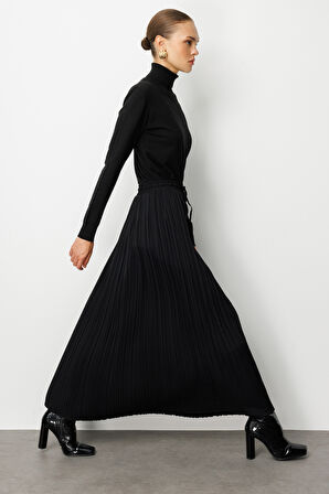 Mizalle Beli İpli İnce Piliseli Siyah Maksi Etek