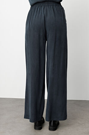 Mizalle Geniş Paça Beli Lastikli  Siyah Cupro Pantolon