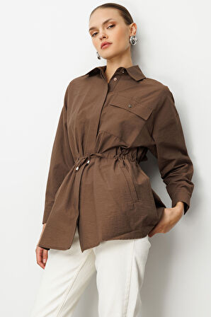 Mizalle Beli İp Büzgülü Kahverengi Paraşüt Trençkot Tunik