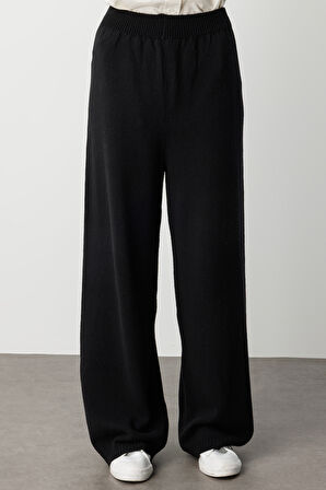Mizalle Geniş Paça Beli Lastikli Siyah Triko Jogger Pantolon