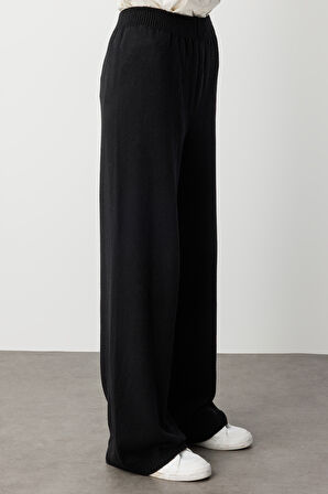 Mizalle Geniş Paça Beli Lastikli Siyah Triko Jogger Pantolon