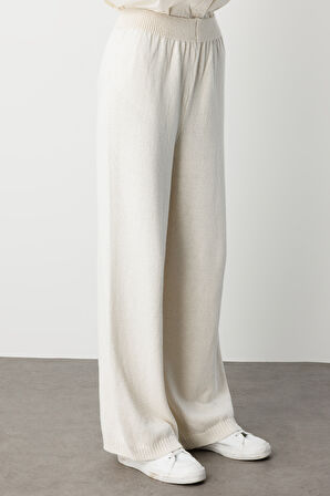 Mizalle Geniş Paça Beli Lastikli Ekru Triko Jogger Pantolon