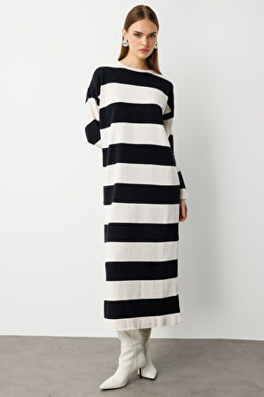 Mizalle Oversize Ekru Siyah Çizgili Uzun Kalın Triko Elbise