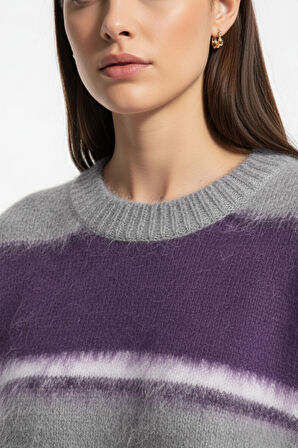 Mizalle Oversize Yumuşak Doklu Gri Mor Çizgili Triko Kazak