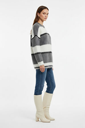 Füme Mizalle Oversize Yumuşak Doklu Gri Ekru  Çizgili Triko Kazak