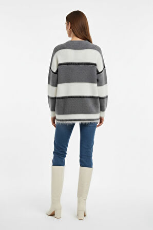 Füme Mizalle Oversize Yumuşak Doklu Gri Ekru  Çizgili Triko Kazak