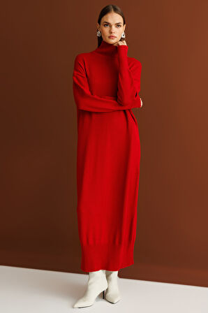Mizalle Oversize Dik Yaka Kırmızı Uzun Kalın Triko Elbise