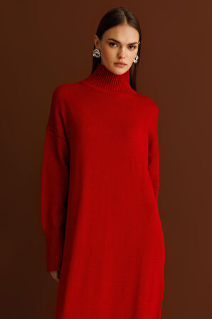 Mizalle Oversize Dik Yaka Kırmızı Uzun Kalın Triko Elbise