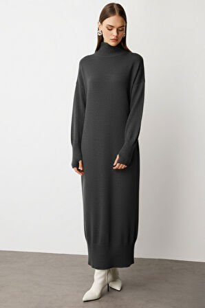 Mizalle Oversize Dik Yaka Füme Rengi Uzun Kalın Triko Elbise