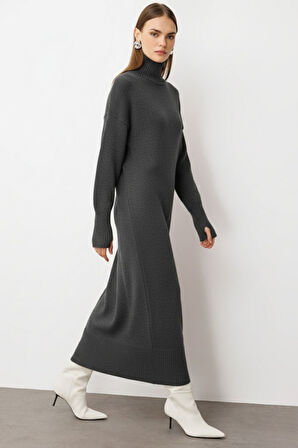 Mizalle Oversize Dik Yaka Füme Rengi Uzun Kalın Triko Elbise