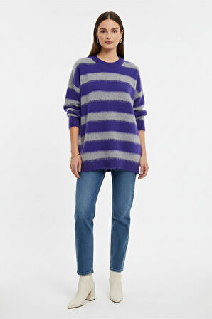 Mizalle Ekstra Oversize Düşük Kollu Gri- Mor Tüylü Triko Kaz