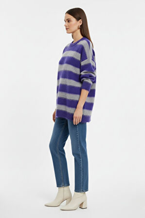 Mizalle Ekstra Oversize Düşük Kollu Gri- Mor Tüylü Triko Kaz