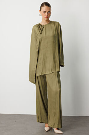 Haki Mizalle Parça Pelerin Detaylı Saten Şık Yeşil Bluz