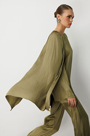 Haki Mizalle Parça Pelerin Detaylı Saten Şık Yeşil Bluz