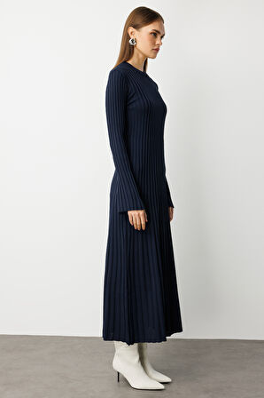 Mizalle Volanlı Etekli Yuvarlak Yaka Lacivert Kaşkorse Uzun Triko Elbise