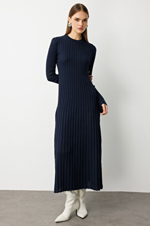 Mizalle Volanlı Etekli Yuvarlak Yaka Lacivert Kaşkorse Uzun Triko Elbise