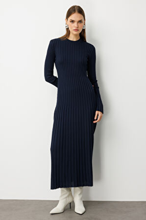 Mizalle Volanlı Etekli Yuvarlak Yaka Lacivert Kaşkorse Uzun Triko Elbise