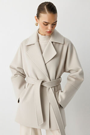 Mizalle Rahat Kesim Yünlü Kısa Bej Rengi Kaşe Kaban