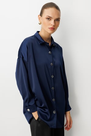 Mizalle Lacivert Metal Düğmeli Saten Tunik Gömlek