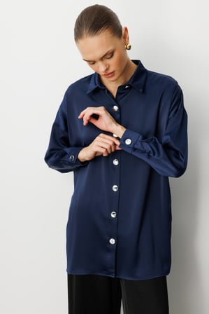 Mizalle Lacivert Metal Düğmeli Saten Tunik Gömlek