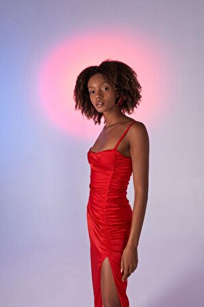 Yırtmaçlı Astarlı Saten Dipsy Elbise Kırmızı