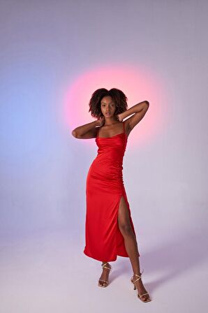 Yırtmaçlı Astarlı Saten Dipsy Elbise Kırmızı