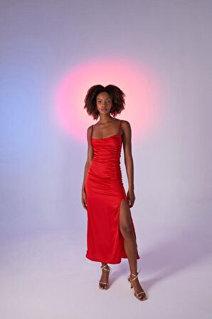 Yırtmaçlı Astarlı Saten Dipsy Elbise Kırmızı