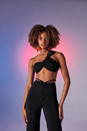 Boyundan Geçmeli Omuz Detaylı Beatrice Crop Siyah