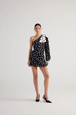 Puantiyeli Çıkarılabilir Kurdele Aksesuarlı Tek Kollu Mini Polka Elbise Siyah