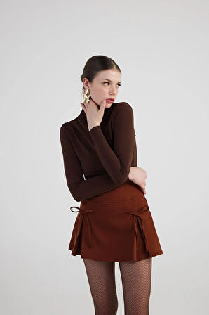 Kurdeleli Yüksek Bel Pilili Mini Elena Şort Etek Kahve