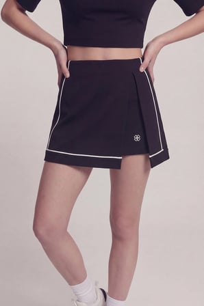 Yırtmaçlı Cepli Mini Brandi Şort Etek Siyah