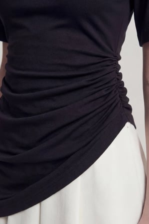Büzgü Detaylı Vatkalı Demie Tshirt Siyah