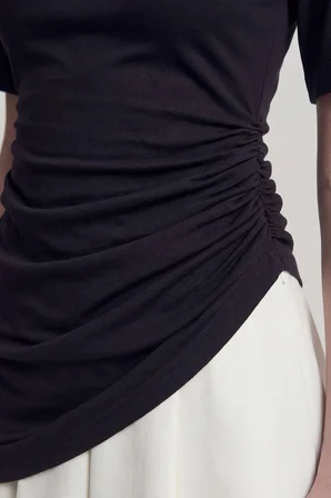 Büzgü Detaylı Vatkalı Demie Tshirt Siyah