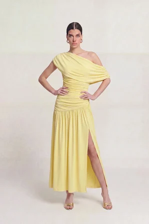 Tek Omuz Drapeli Yırtmaçlı Uzun Emily Elbise Sarı