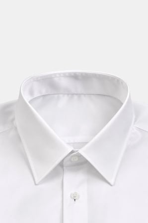 Beyaz %100 Pamuk Regular Fit Sivri Yaka Uzun Kollu Gömlek