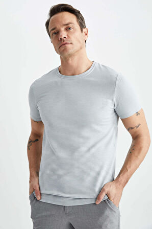 DeFacto Slim Fit Dar Kesim Bisiklet Yaka Kısa Kollu Basic Düz Tişört M6608AZ23SPGR91