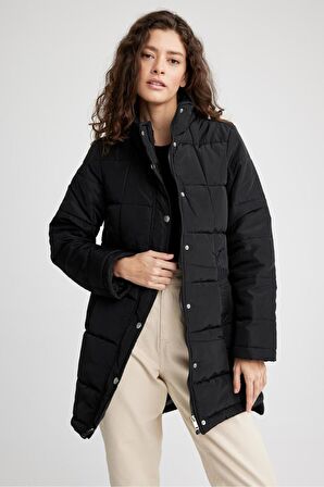 DeFacto Su ve Rüzgar Geçirmez Regular Fit Dik Yaka Şişme Mont A3769AX23SPBK27