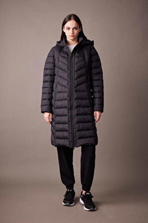 DeFactoFit Su İtici Uzun Şişme Mont Parka Kapüşonlu Slim Fit Dar Kesim Kapitoneli Fermuarlı Cepli A1556AX23WNBK81