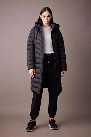 DeFactoFit Su İtici Uzun Şişme Mont Parka Kapüşonlu Slim Fit Dar Kesim Kapitoneli Fermuarlı Cepli A1556AX23WNBK81