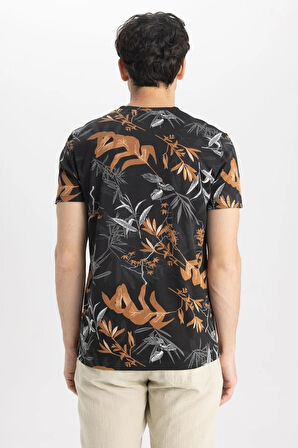 Slim Fit Dar Kesim Bisiklet Yaka Desenli Kısa Kollu Tişört