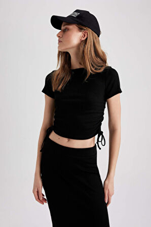 DeFacto Fitted Bisiklet Yaka Kısa Kollu Bağlama Detaylı Fitilli Kaşkorse Crop Tişört T9632AZ23SPBK81