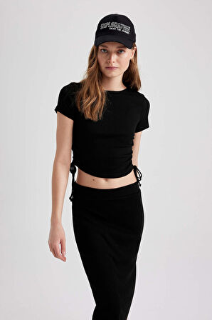 DeFacto Fitted Bisiklet Yaka Kısa Kollu Bağlama Detaylı Fitilli Kaşkorse Crop Tişört T9632AZ23SPBK81